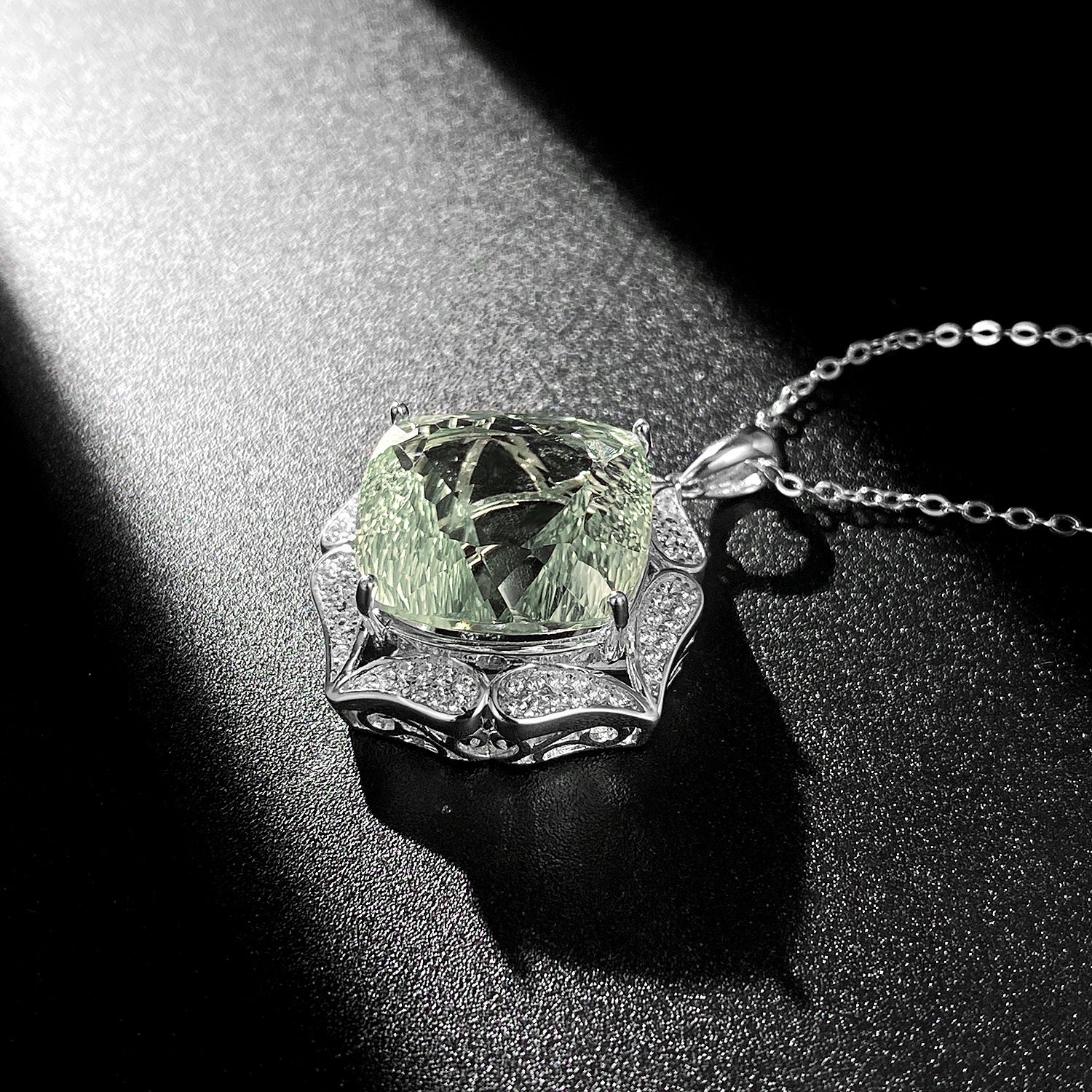 Iris Of Trjegul - 925 Sterling Silver Necklace with inlaid Amethyst