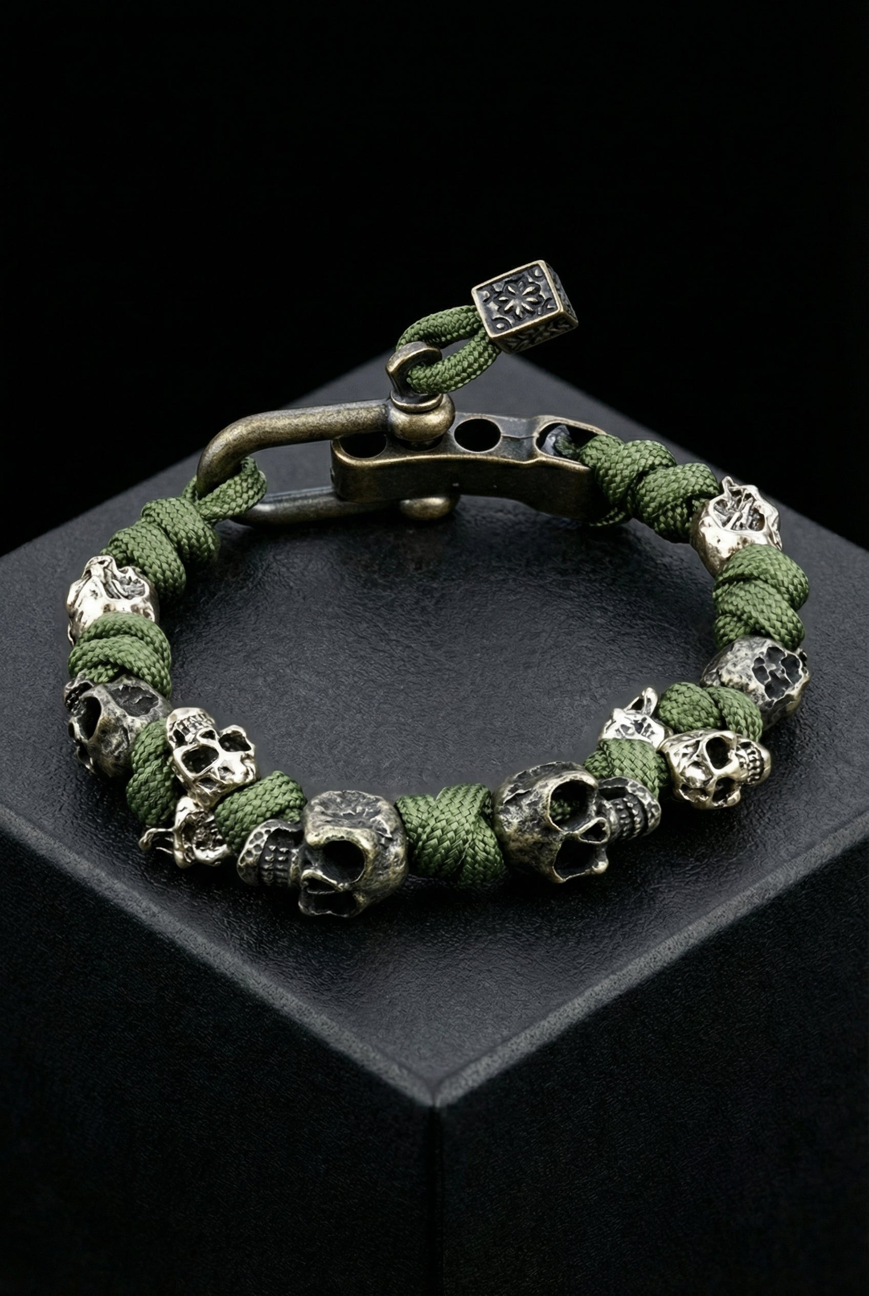 Warrior's Remembrance – Para-Cord Hand-Woven Skull Bracelet
