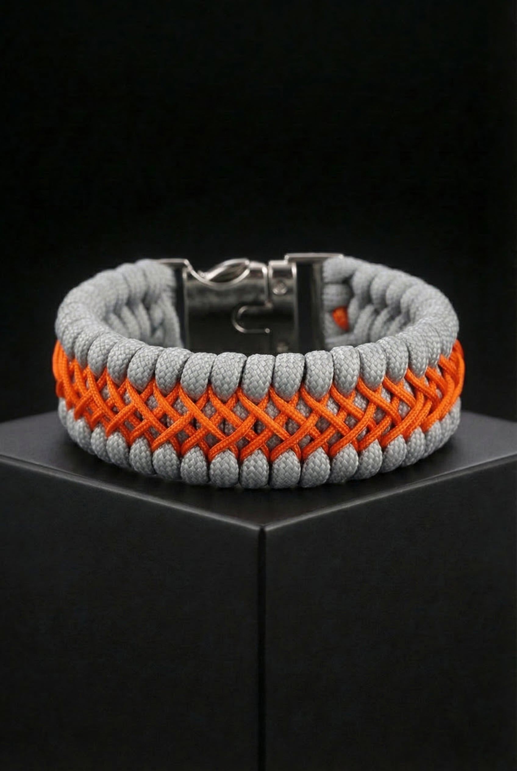 Loyal To The Realms – Handmade 7-Core Paracord Bracelet - Viking Trinkets