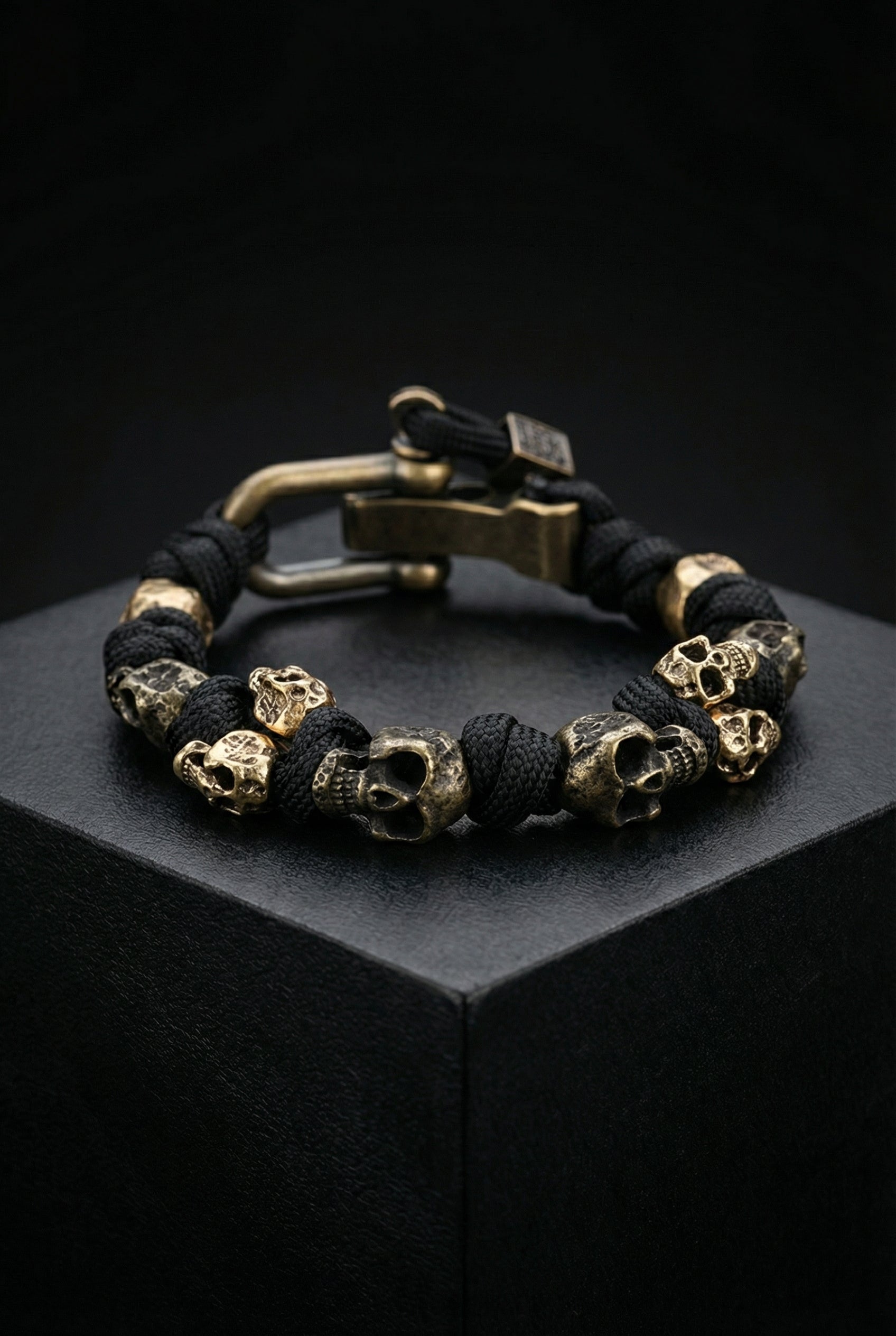 Warrior's Remembrance – Para-Cord Hand-Woven Skull Bracelet