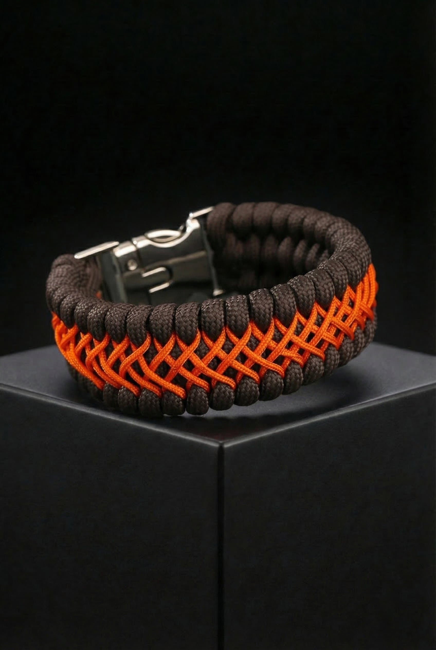 Loyal To The Realms – Handmade 7-Core Paracord Bracelet - Viking Trinkets